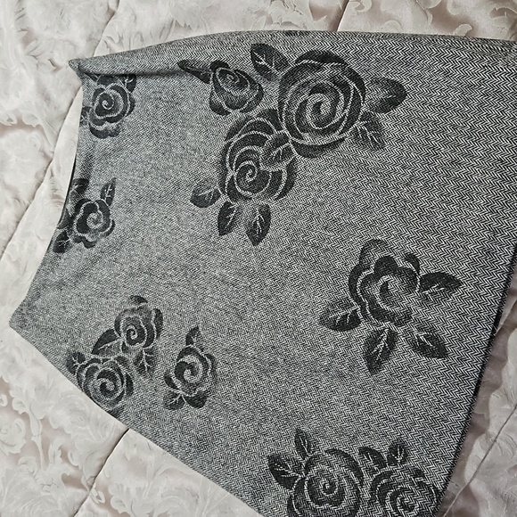 DONATED🌎ANN TAYLOR LOFT SKIRT - Picture 2 of 5